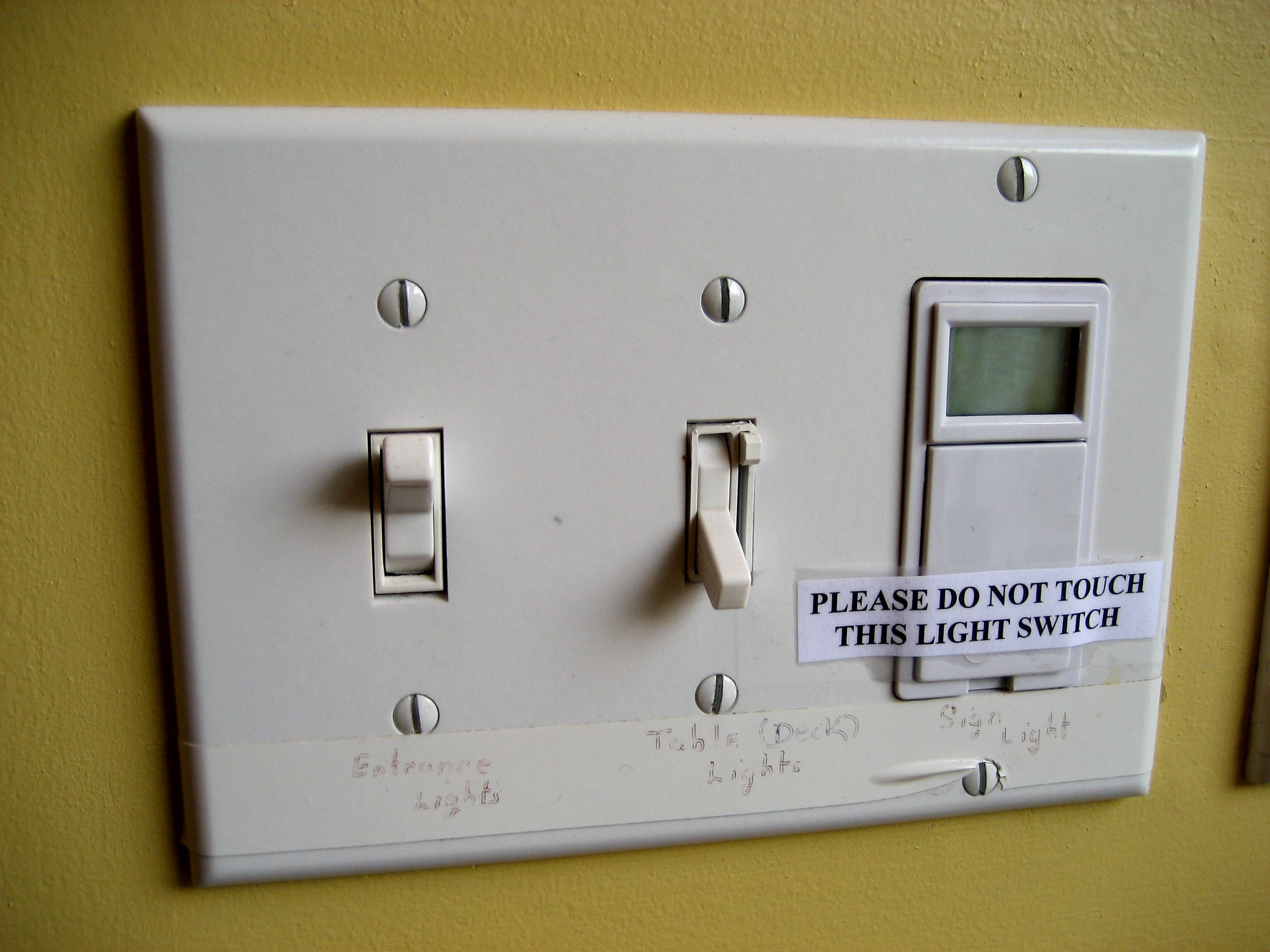 Note the direction the screws are facing. <span class="figure--credit">Photo by Chris Campbell, CC BY-NC 2.0 DEED</span>